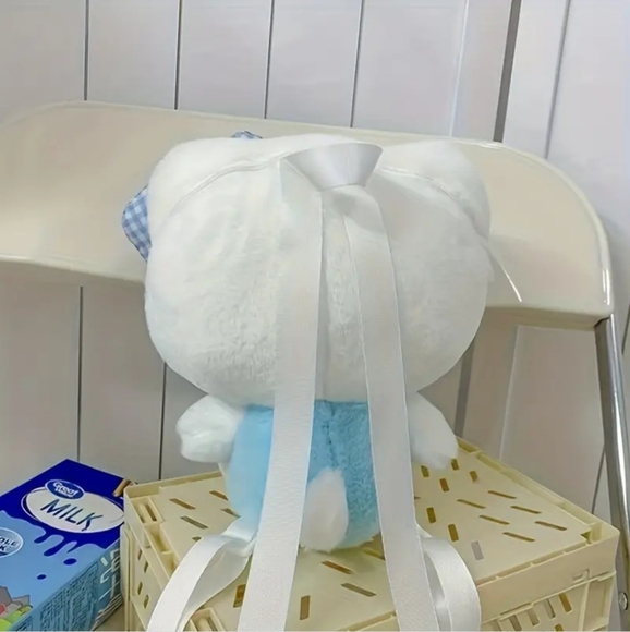 Hello Kitty Plush Backpack - Picture 4 of 6